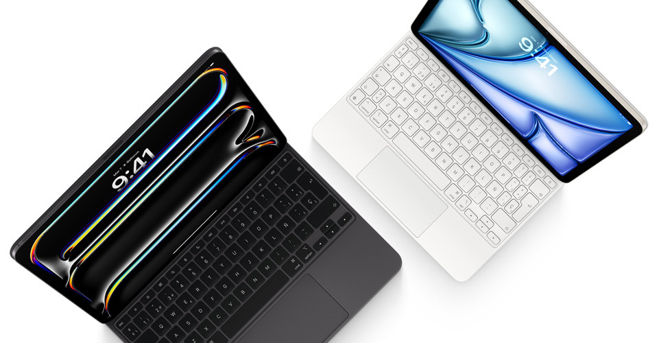 Vista desde arriba del iPad Pro acoplado a un Magic Keyboard en negro para el iPad Pro y del iPad Air acoplado a un Magic Keyboard en blanco para el iPad Air.