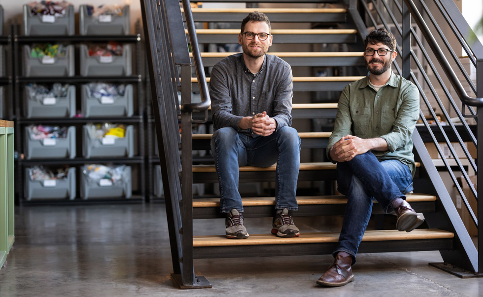 Die Mitbegründer Noah Lee und Dane Jensen haben es sich zur Aufgabe gemacht, die Textilindustrie voranzubringen.